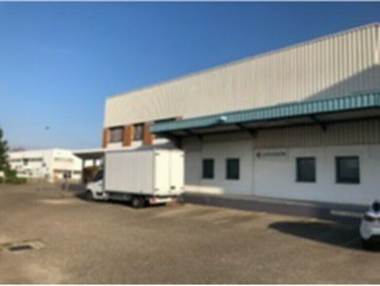 Industrial in Vénissieux to rent - Building Photo - Image 2 of 2