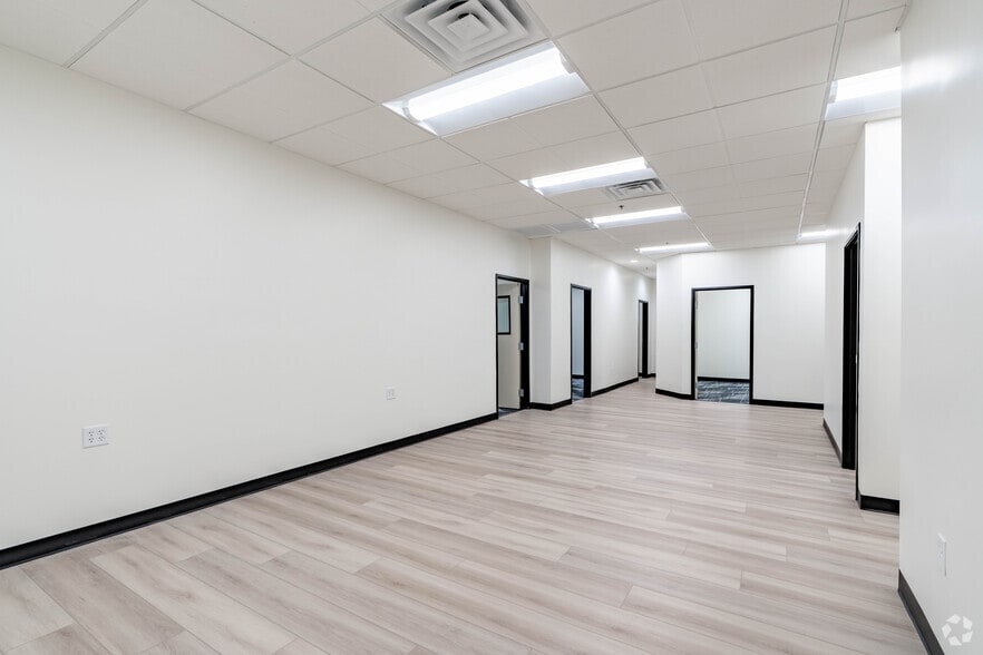 240 N Sunway Dr, Gilbert, AZ to rent - Interior Photo - Image 3 of 45