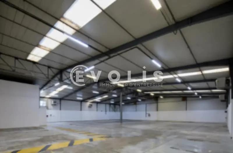 Light Industrial in Morangis to rent - Interior Photo - Image 2 of 8