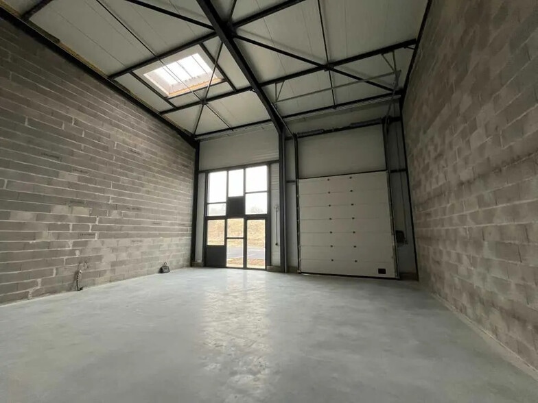 161 Allée Des Peupliers, Trévoux to rent - Interior Photo - Image 3 of 9