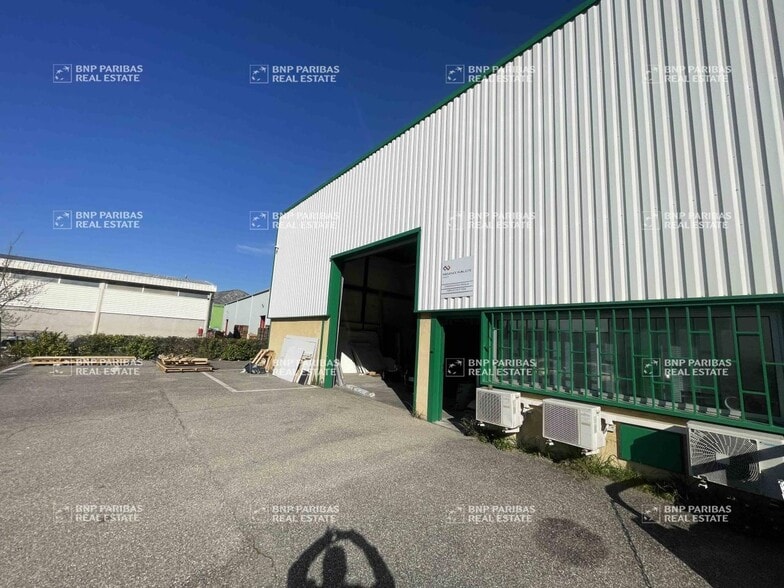 Light Industrial in Gémenos to rent - Building Photo - Image 2 of 11