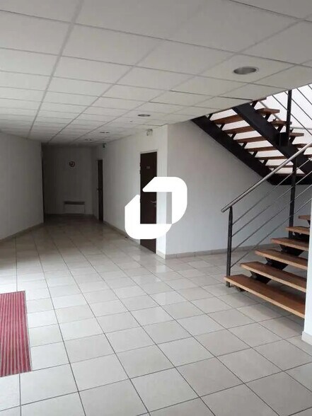 25 Rue De Schio, Grigny to rent - Building Photo - Image 2 of 19