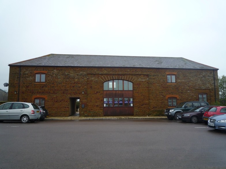 1-4 Lodge Barn Farm, Northampton for rent - Building Photo - Image 2 of 9