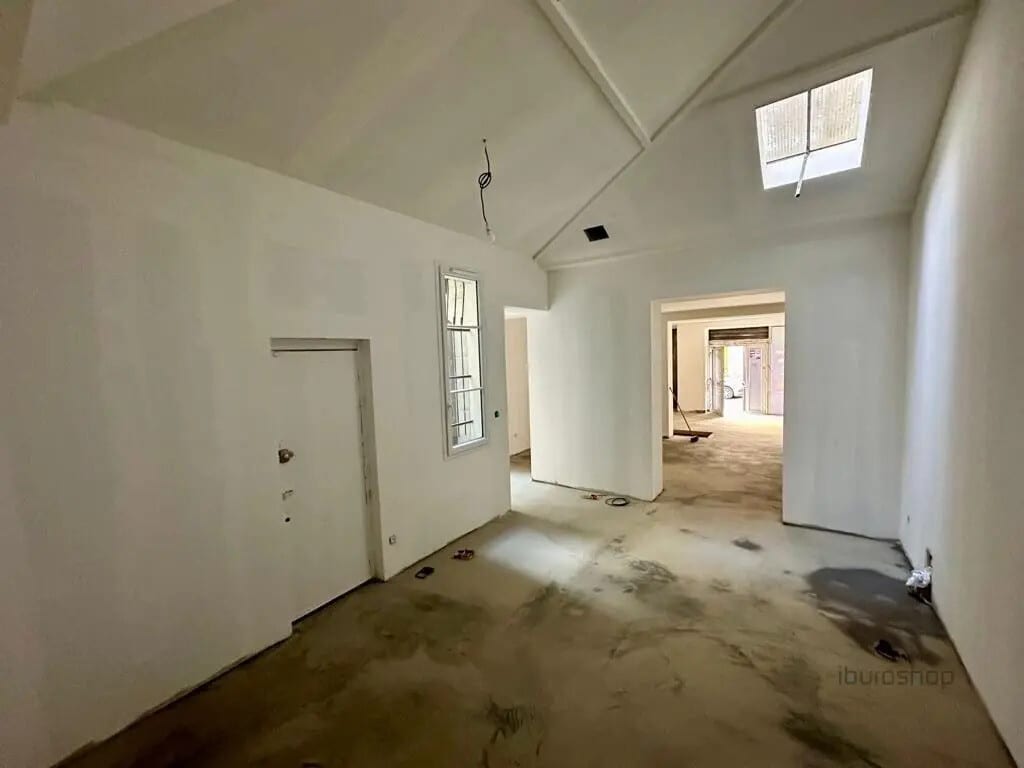 Location Commerce 81 m² - Photo 1