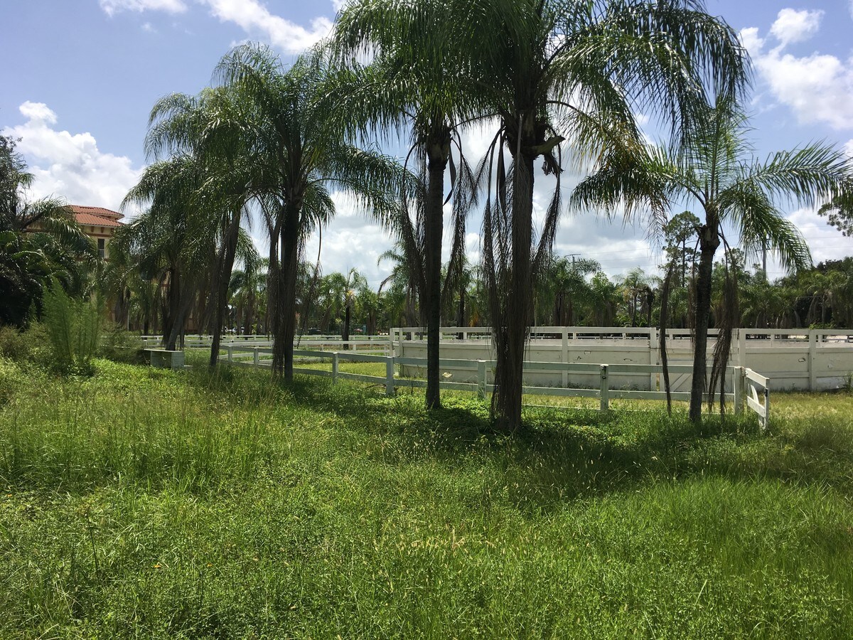 3375 Vanderbilt Beach Rd, Naples 34109 UK