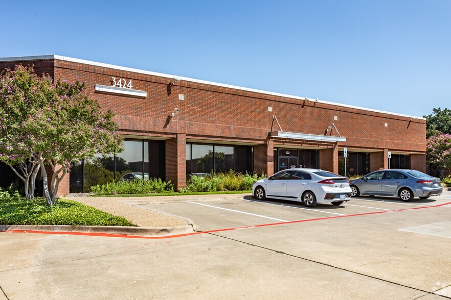 3424 Midcourt Rd, Carrollton, TX for rent - Building Photo - Image 1 of 9