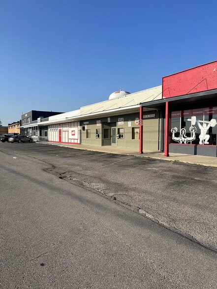 304-306 N Dixie Dr, Vandalia, OH for sale - Building Photo - Image 2 of 3