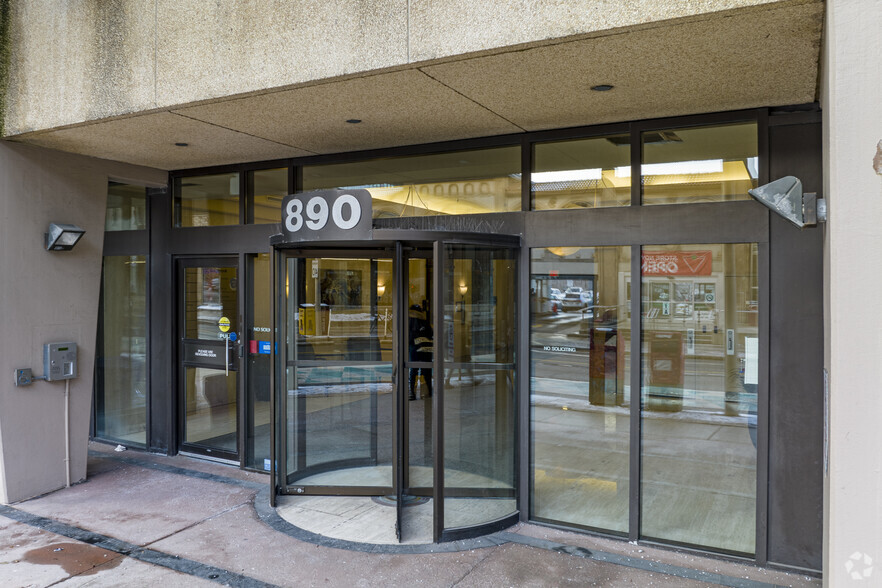 890 Yonge St, Toronto, ON for rent - Building Photo - Image 3 of 5