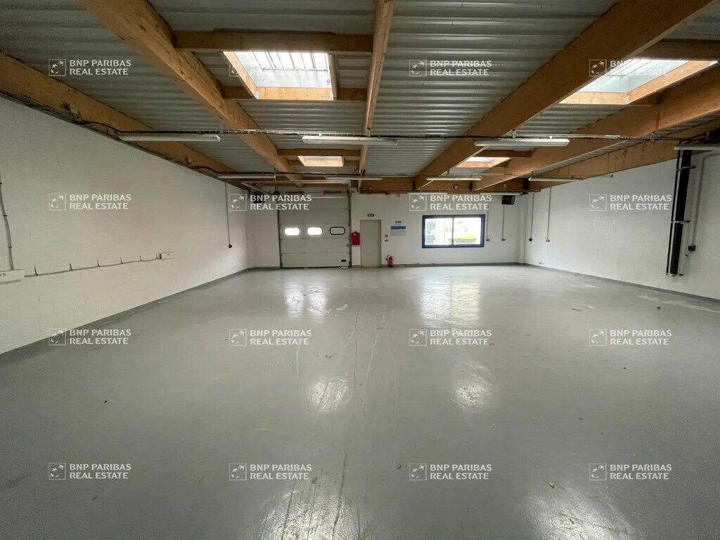 Location Bureaux 316 m² - Photo 1