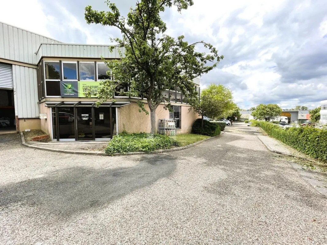 Light Industrial in Palaiseau to rent Building Photo- Image 1 of 11