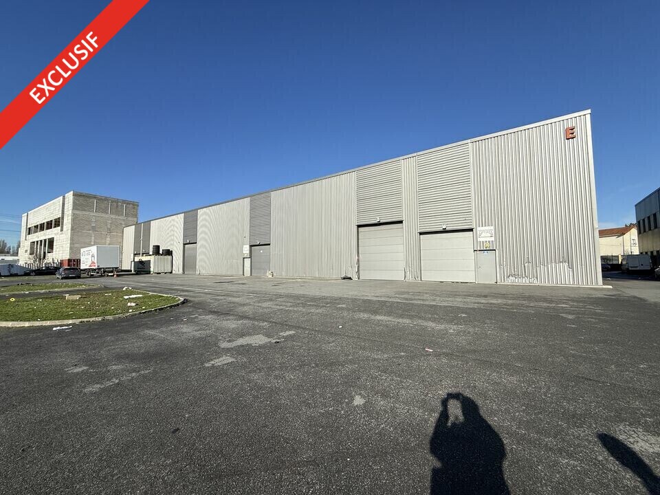 Light Industrial in Saint-Denis to rent Building Photo- Image 1 of 4