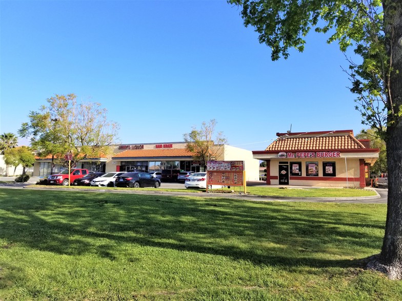 630-678 W Base Line Rd, Rialto, CA for rent - Building Photo - Image 2 of 16