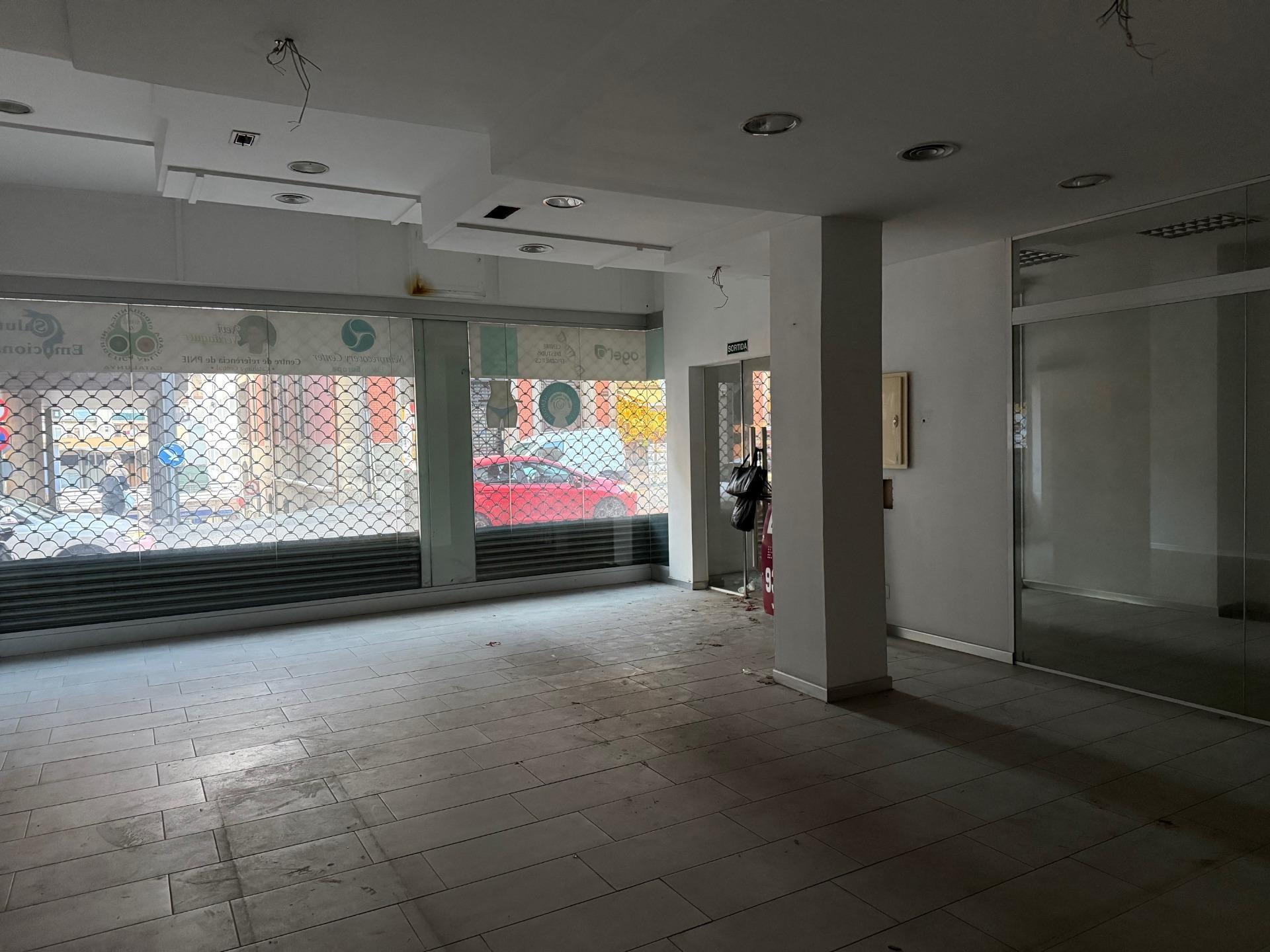 Retail in Manresa, Barcelona to rent Interior Photo- Image 1 of 17