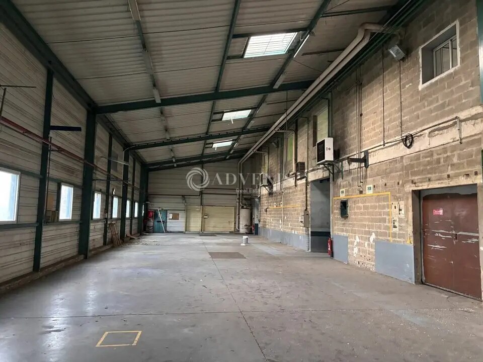 Location Local d'activités 350 m² - Photo 1