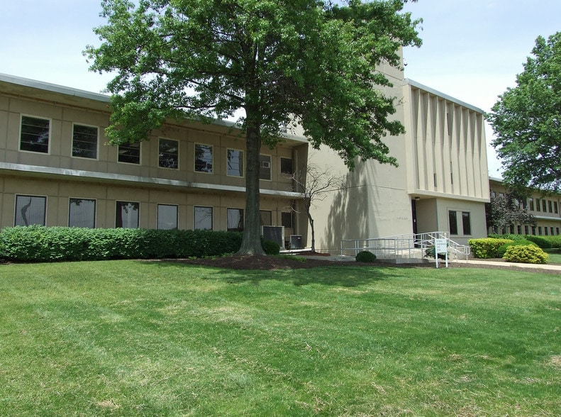 1208 Massillon Rd, Akron, OH to rent - Building Photo - Image 2 of 3