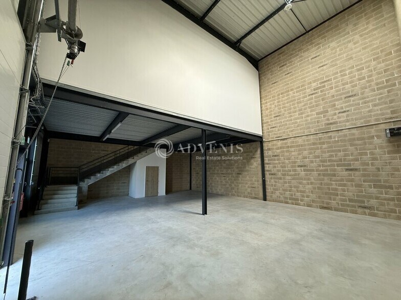 Light Industrial in Bailly-Romainvilliers to rent - Interior Photo - Image 2 of 5