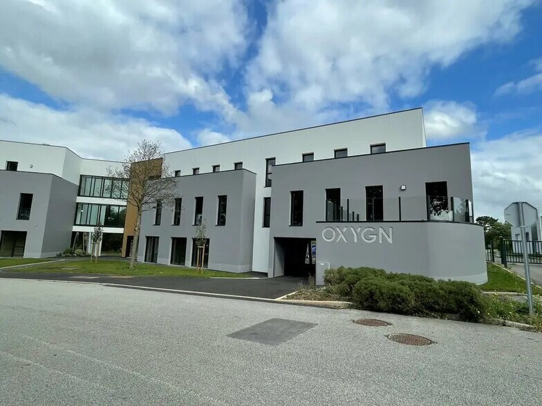 Office in Vannes for sale - Building Photo - Image 1 of 4