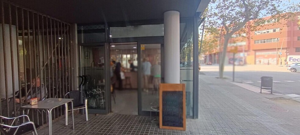 Retail in Barcelona, Barcelona to rent - Interior Photo - Image 2 of 2