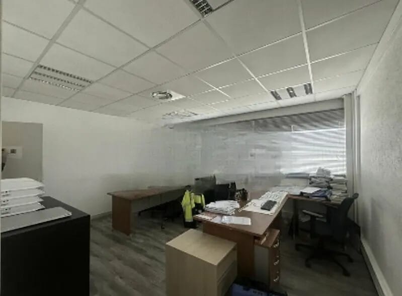Light Industrial in Chassieu to rent - Interior Photo - Image 3 of 5