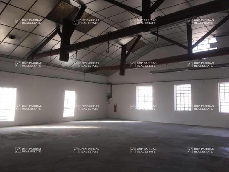 Light Industrial in Neuville-sur-Saône to rent - Interior Photo - Image 2 of 16