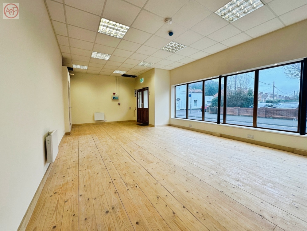 98 Church St, Highbridge to rent Interior Photo- Image 1 of 4