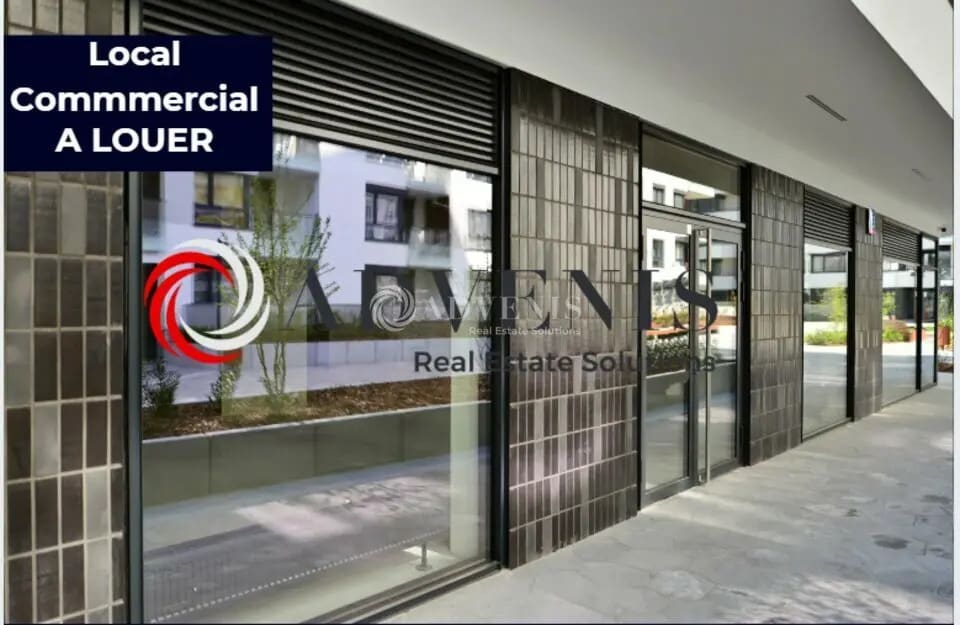 Location Commerce 250 m² - Photo 1