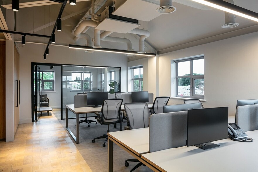 45 Waterloo Rd, Stockport to rent - Interior Photo - Image 3 of 5