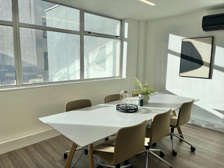 81 Southwark St, London to rent - Interior Photo - Image 2 of 32