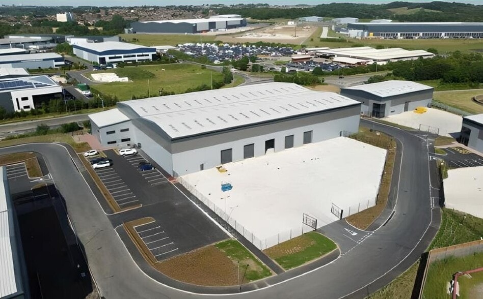 Pontefract Ln, Leeds to rent - Building Photo - Image 2 of 11