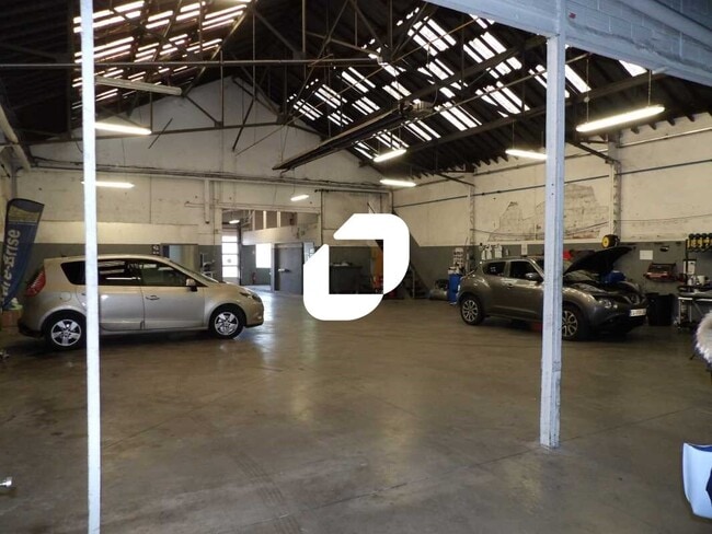 Location Local d'activités 400 m²