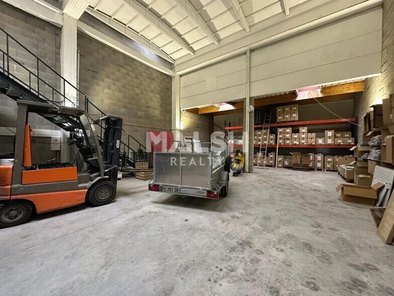 Light Industrial in Villefranche-sur-Saône to rent - Building Photo - Image 3 of 12