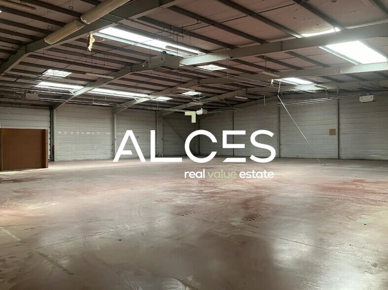 Light Industrial in Eysines to rent - Interior Photo - Image 3 of 3