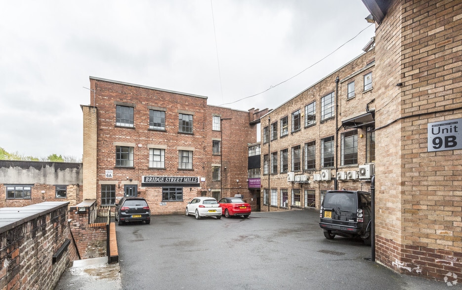 Bridge St, Macclesfield to rent - Building Photo - Image 2 of 3