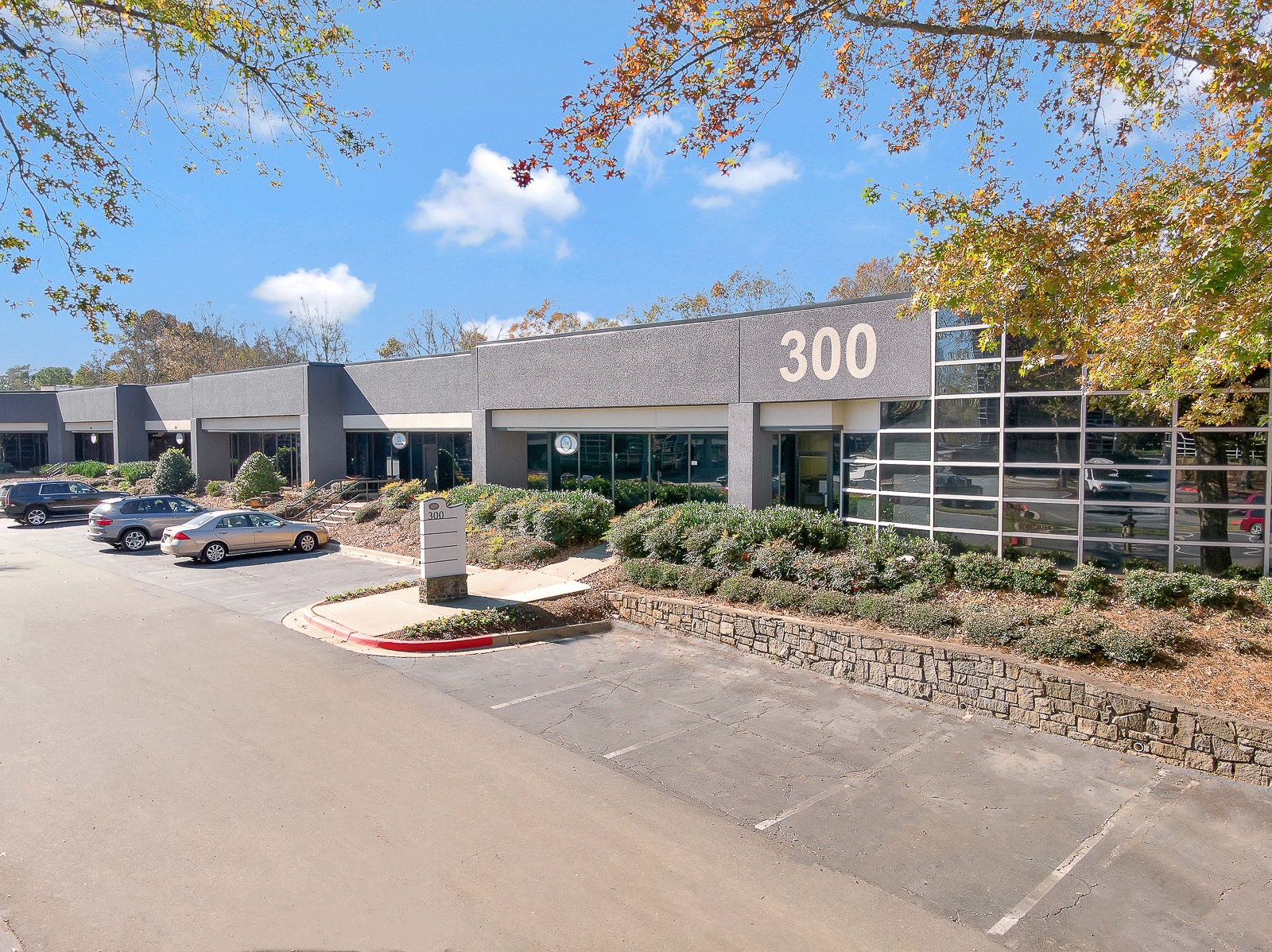 7840 Roswell Rd, Sandy Springs, GA for rent Building Photo- Image 1 of 5