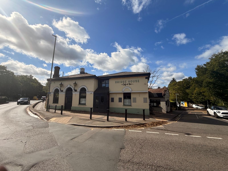 Heath Rd, Weybridge to rent Building Photo- Image 1 of 3