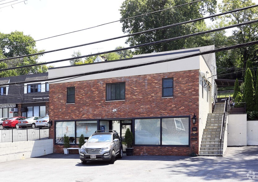 844 Commerce St, Thornwood, NY for rent - Building Photo - Image 1 of 4