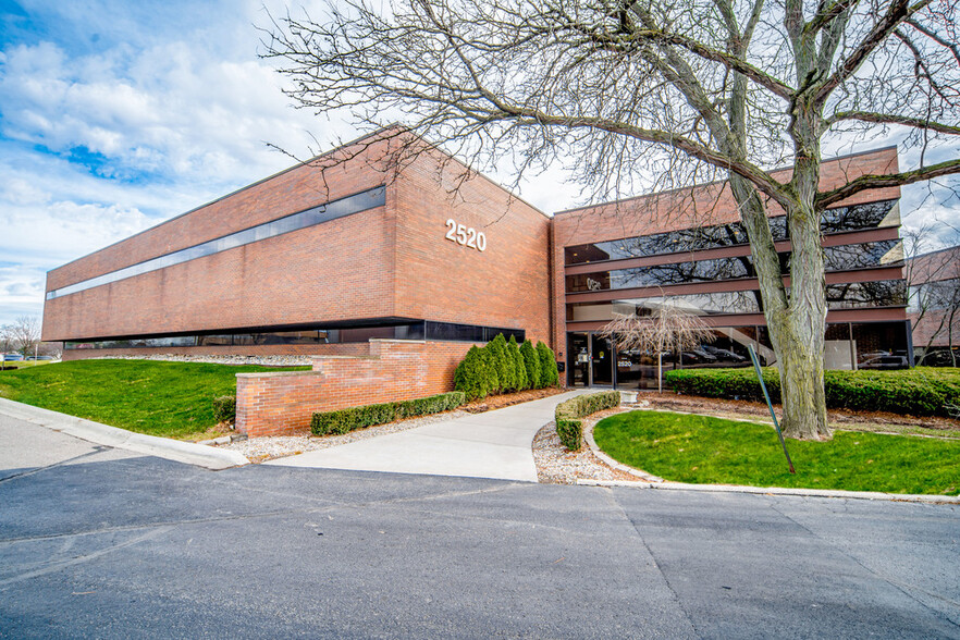 2520 S Telegraph Rd, Bloomfield Hills, MI for rent - Building Photo - Image 1 of 5