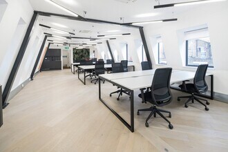 20-25 Glasshouse Yard, London to rent Interior Photo- Image 2 of 20