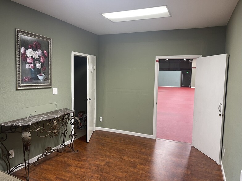 7075 Commerce Cir, Pleasanton, CA for rent - Interior Photo - Image 3 of 9