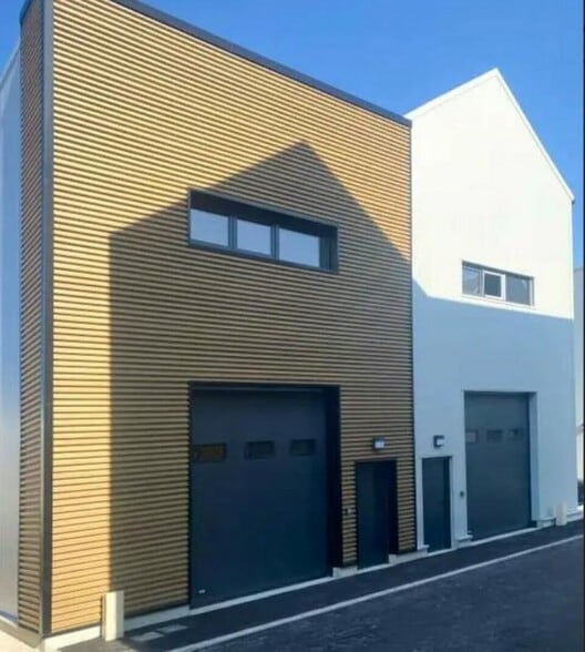 Light Industrial in Bagnolet to rent - Building Photo - Image 2 of 4