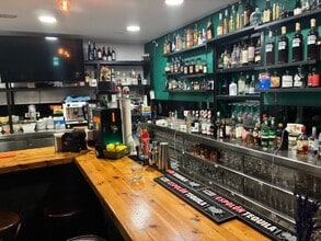 Retail in Madrid, Madrid to rent Interior Photo- Image 1 of 5