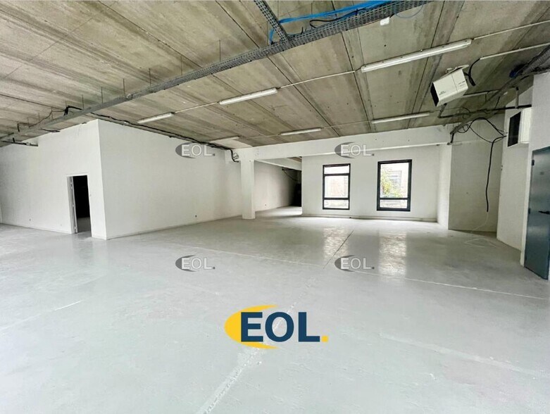 Industrial in Roissy-en-France to rent - Interior Photo - Image 1 of 4