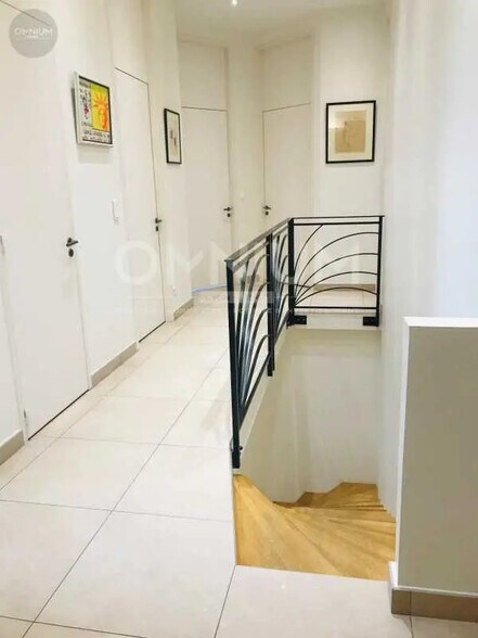 Office in Lyon for sale - Interior Photo - Image 2 of 10