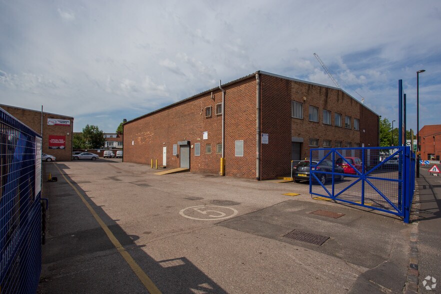 115 Canterbury Rd, Croydon to rent - Building Photo - Image 3 of 3