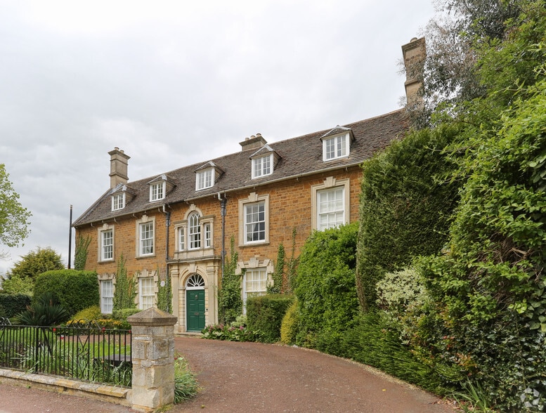 Squires Hill, Kettering to rent - Building Photo - Image 3 of 3