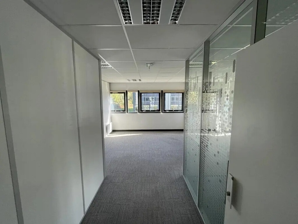 Location Bureaux 213 m² - Photo 1