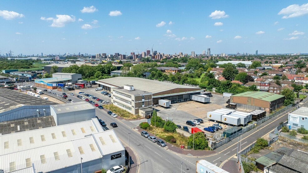 3-5 Thames Rd, Barking to rent - Building Photo - Image 3 of 5
