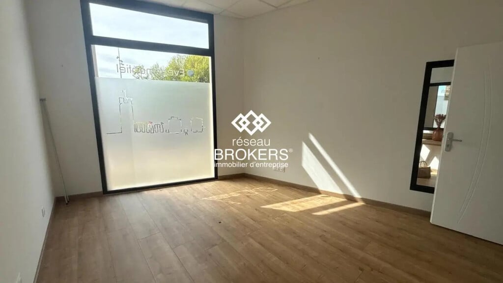 Vente Bureaux 240 m² - Photo 1