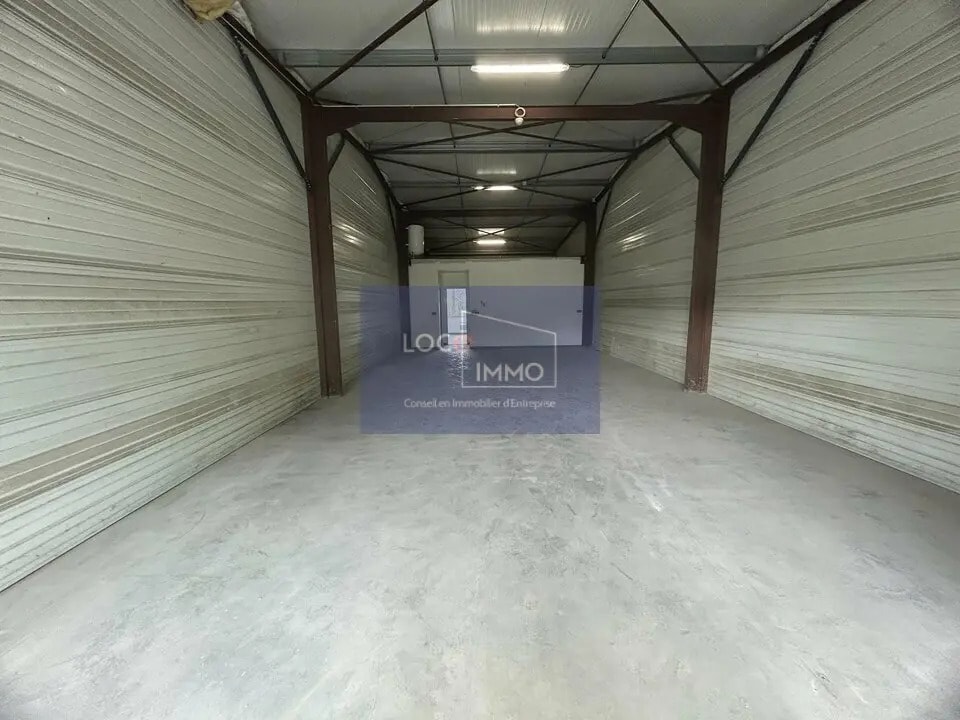 Location Entrepôt 120 m² - Photo 1