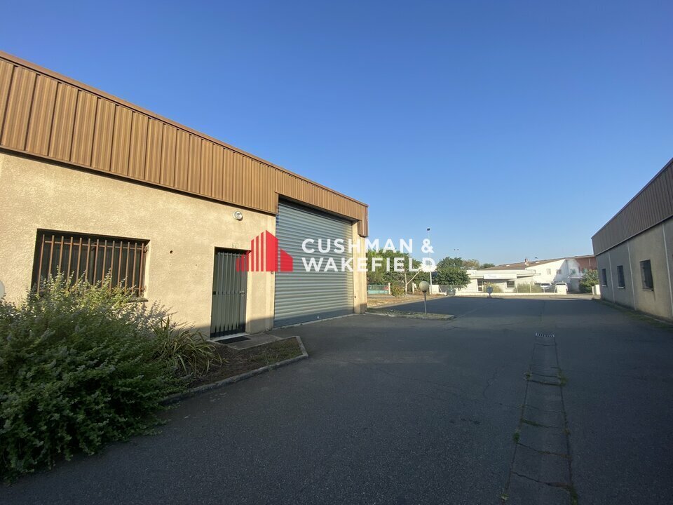 Light Industrial in Colomiers to rent Building Photo- Image 1 of 6